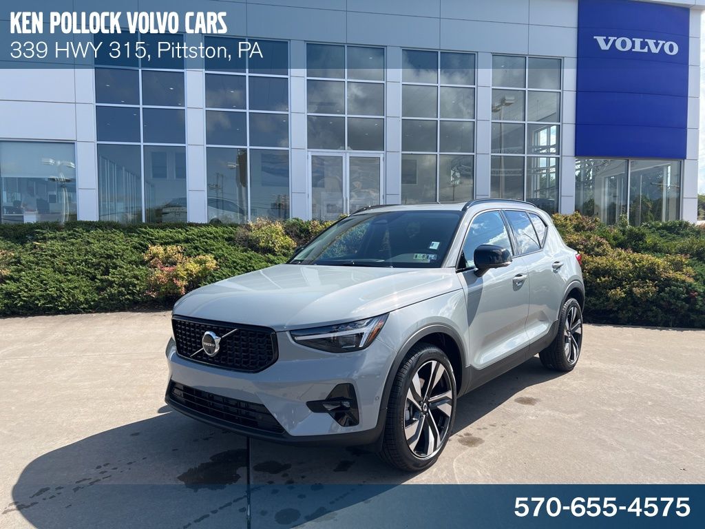 2026 Volvo XC40 SUV 