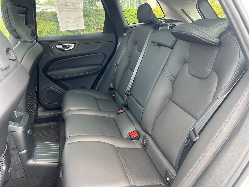 2025 Volvo XC60 Plus - Photo 27