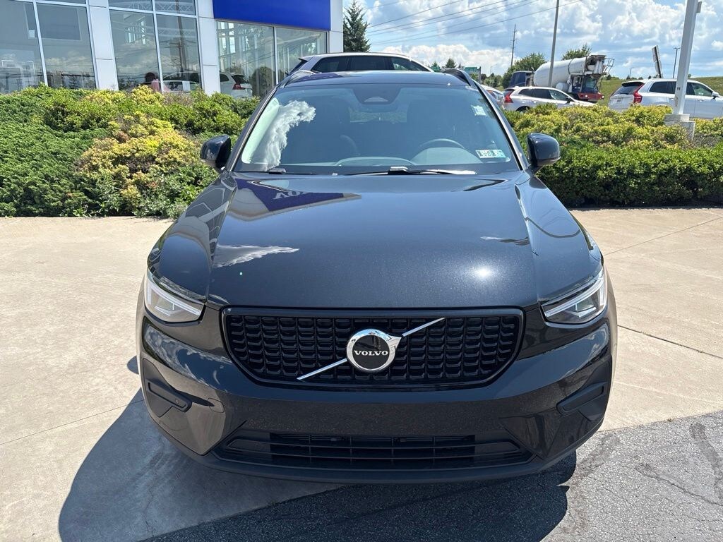 New 2026 Volvo XC40 B5 Core SUV