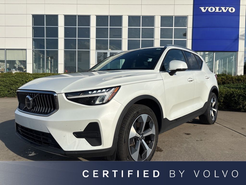 2025 Volvo XC40 SUV 