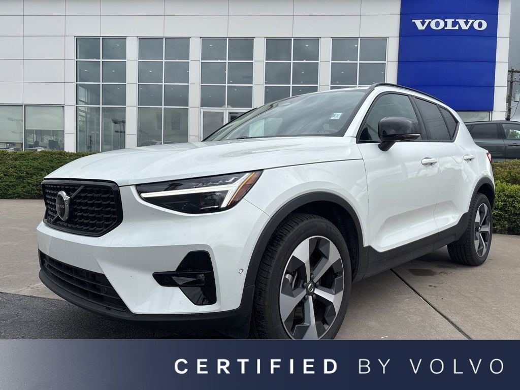 2026 Volvo XC40 B5 Plus Dark AWD's photo
