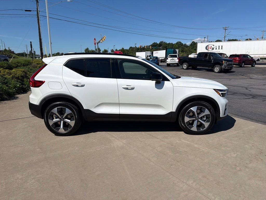 New 2026 Volvo XC40 B5 Plus SUV