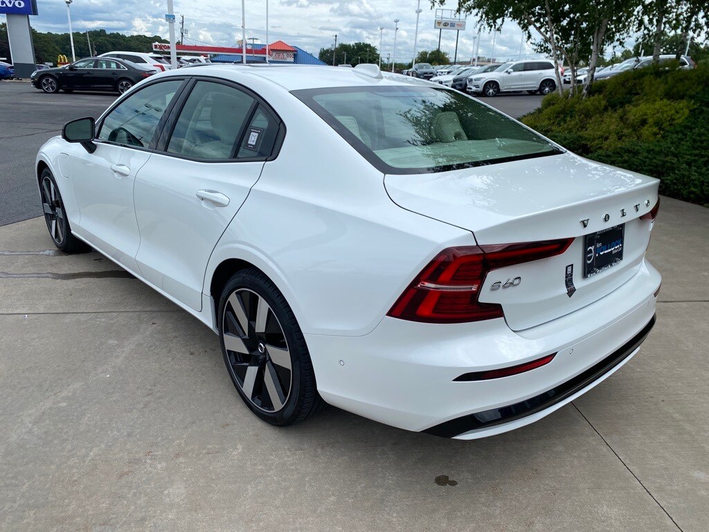 2024 Volvo S60 Recharge T8 Plus photo 3