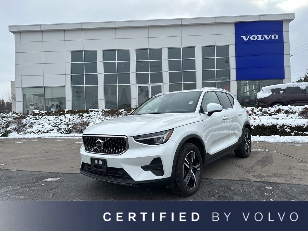 2025 Volvo XC40 Core
