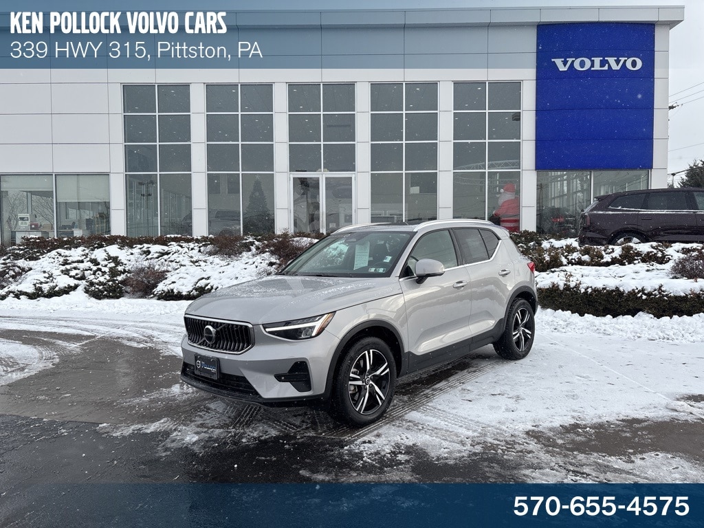 2025 Volvo XC40 Core