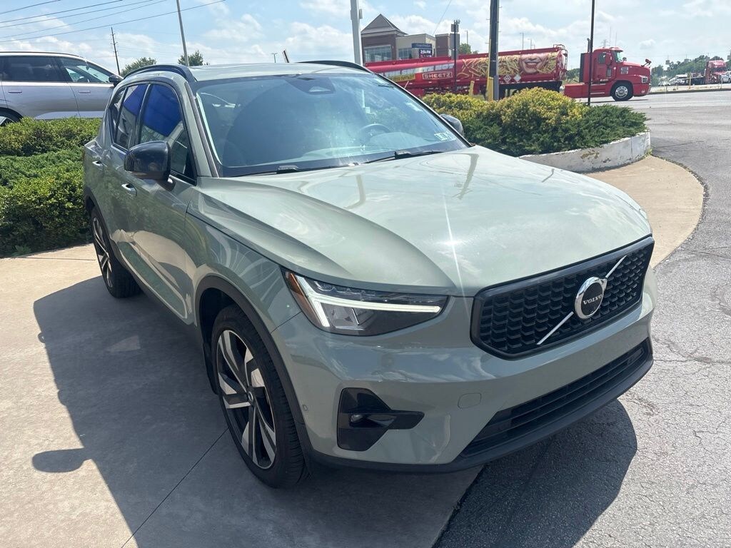 Used 2024 Volvo XC40 B5 Plus Dark Theme SUV