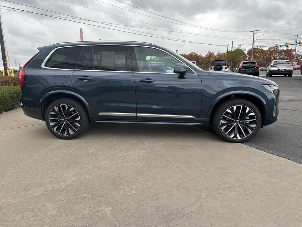 2025 Volvo XC90 Plus photo 4