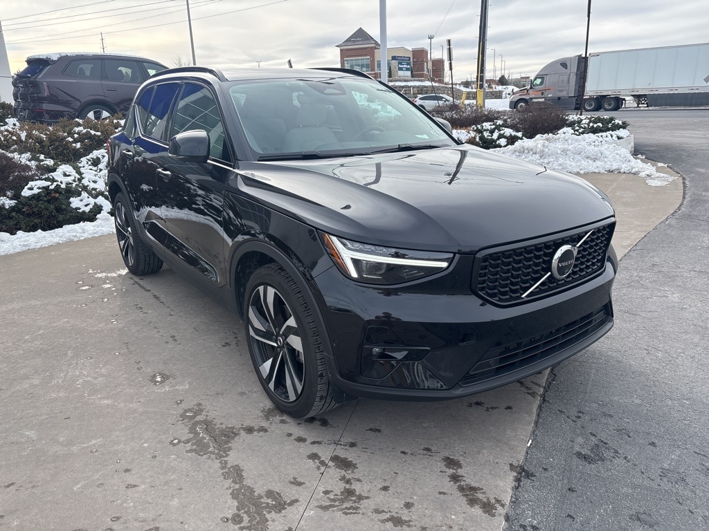 Certified 2025 Volvo XC40 B5 Plus Dark Theme SUV
