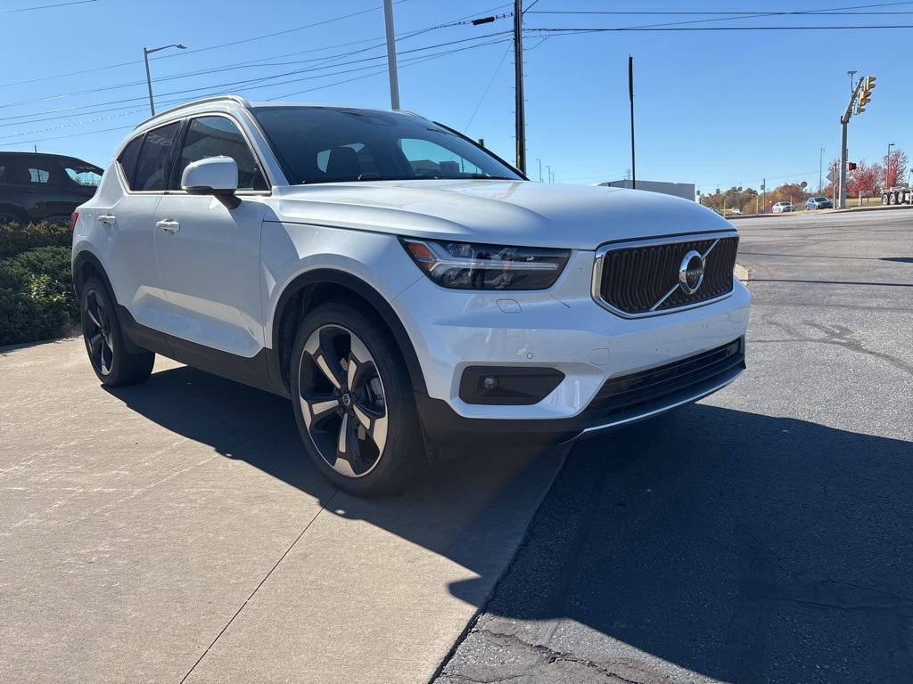 Certified 2022 Volvo XC40 Momentum SUV