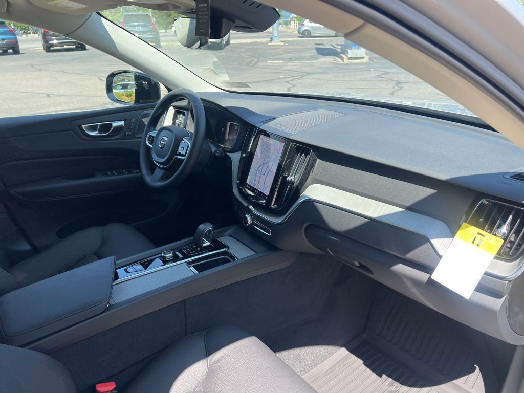 2025 Volvo XC60 Plus - Photo 37