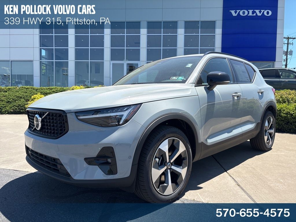 2026 Volvo XC40 B5 Plus Dark AWD's photo
