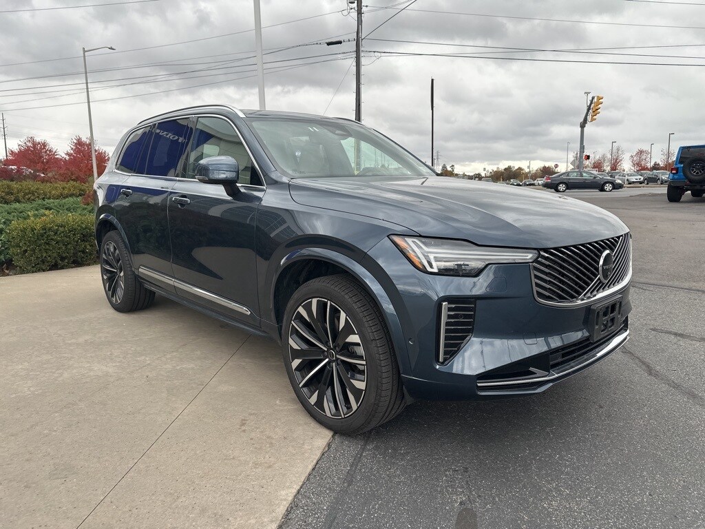 2025 Volvo XC90 Plus photo 3