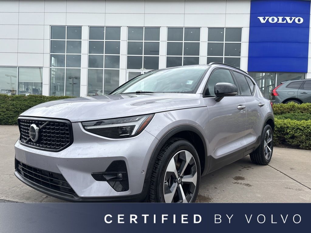 2026 Volvo XC40 B5 Plus Dark AWD's photo