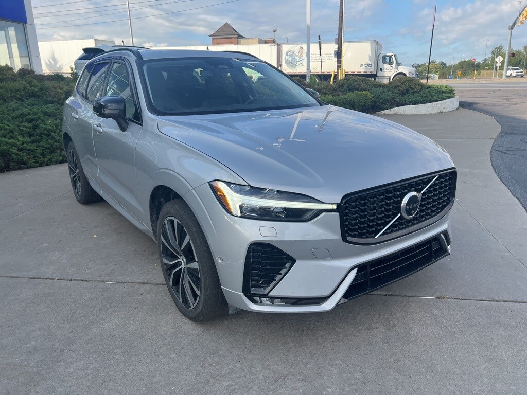 2023 Volvo XC60 B5 Plus photo 4