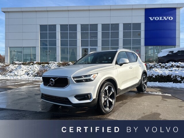 2022 Volvo XC40 Momentum SUV