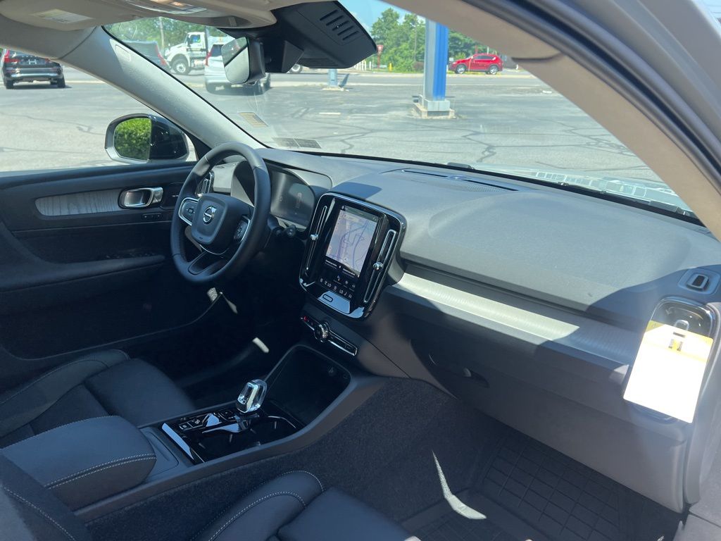 2026 Volvo XC40 Ultra - Photo 36