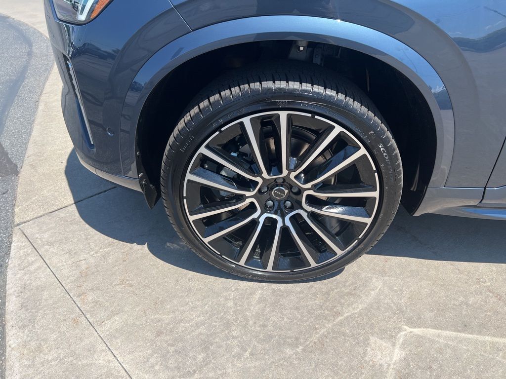2026 Volvo XC90 Plus - Photo 9