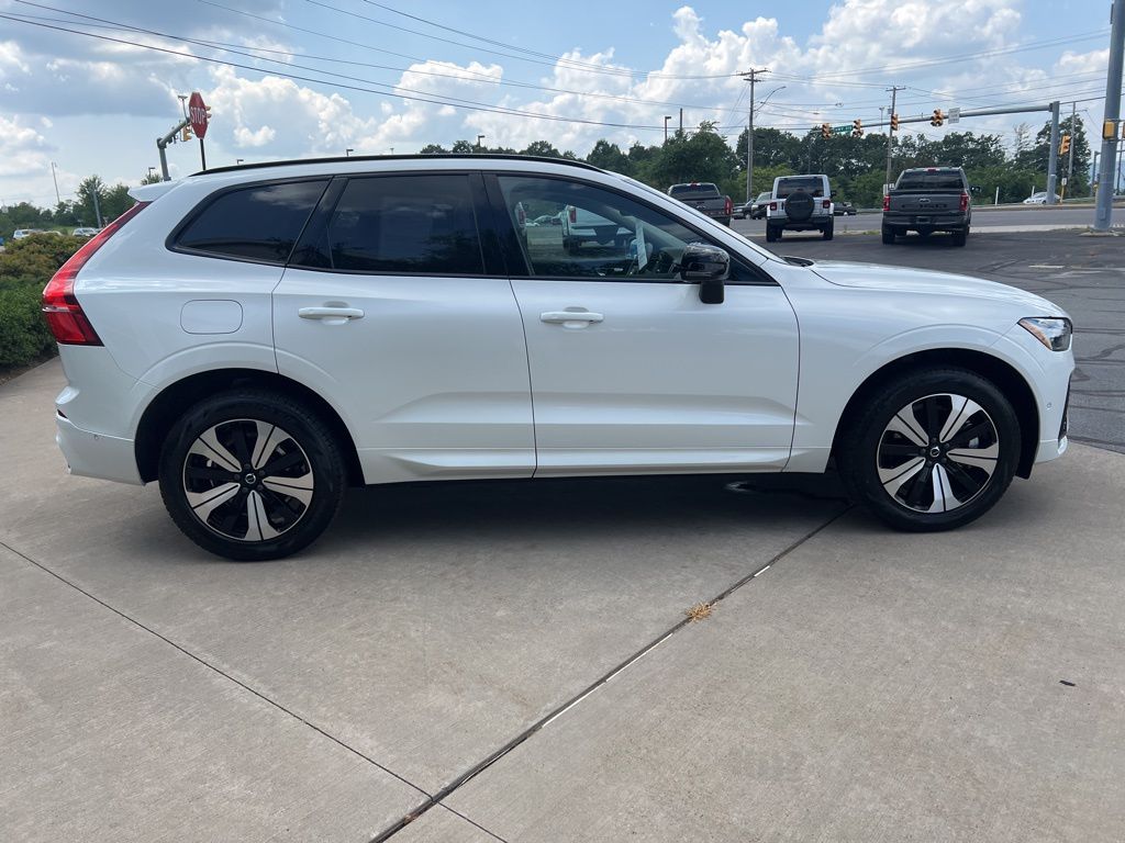 2025 Volvo XC60 Plus - Photo 6