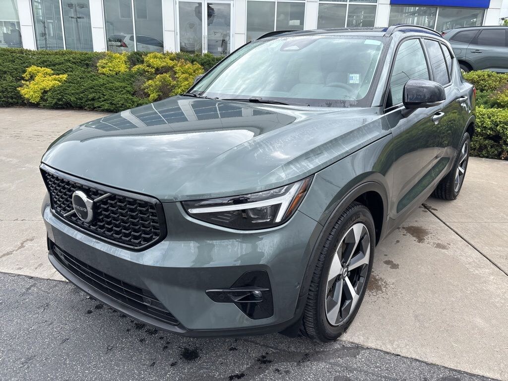 Used 2026 Volvo XC40 B5 Plus SUV
