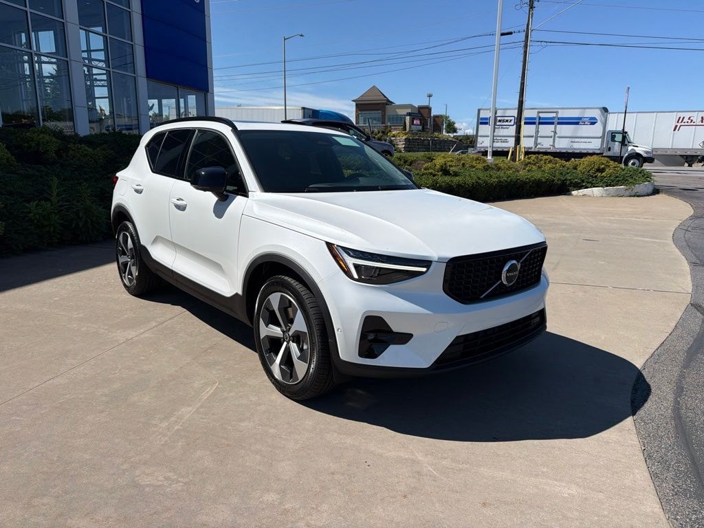 New 2026 Volvo XC40 B5 Plus SUV