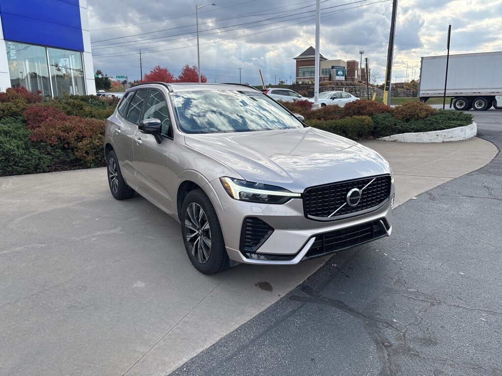 2024 Volvo XC60 B5 Core photo 3