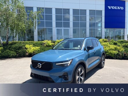 2023 Volvo XC40 B5 Plus Dark Theme SUV