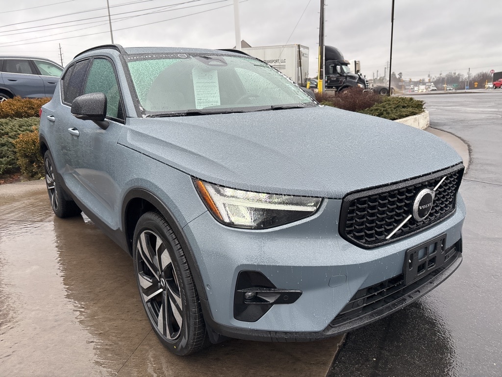 Certified 2023 Volvo XC40 B5 Plus Dark Theme SUV