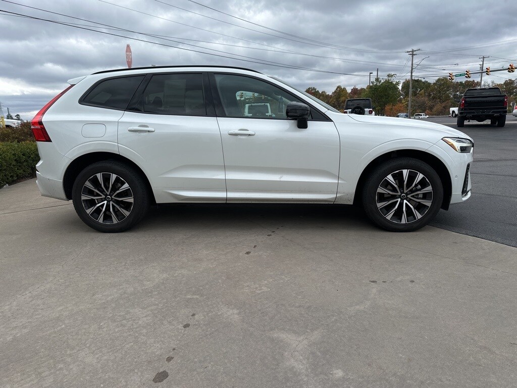 2024 Volvo XC60 B5 Plus photo 4