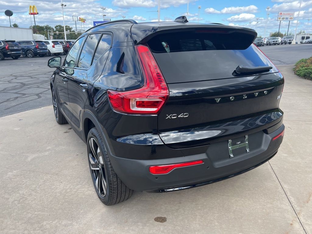 New 2026 Volvo XC40 B5 Ultra SUV