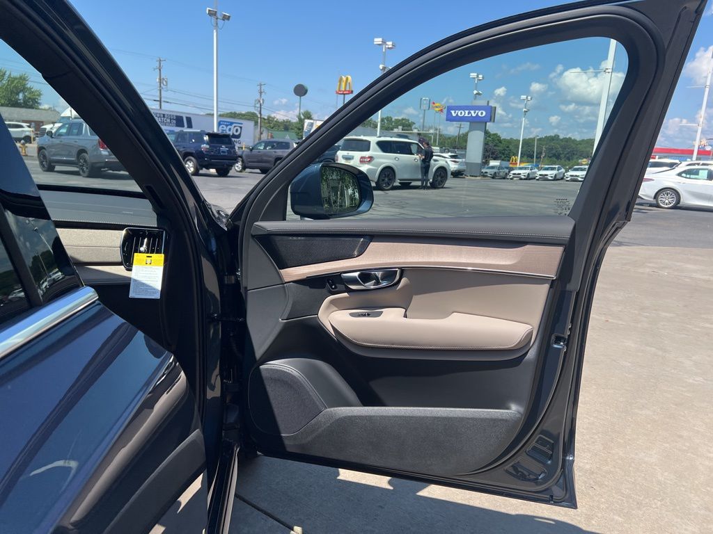 2026 Volvo XC90 Plus - Photo 38