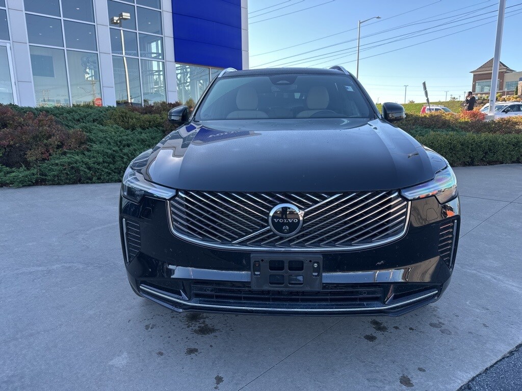 2025 Volvo XC90 Plus photo 2
