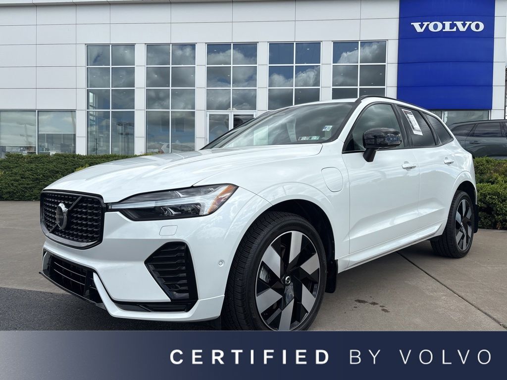 2024 Volvo XC60 T8 Plus Dark Theme AWD's photo
