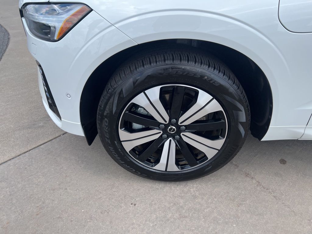 2025 Volvo XC60 Plus - Photo 9