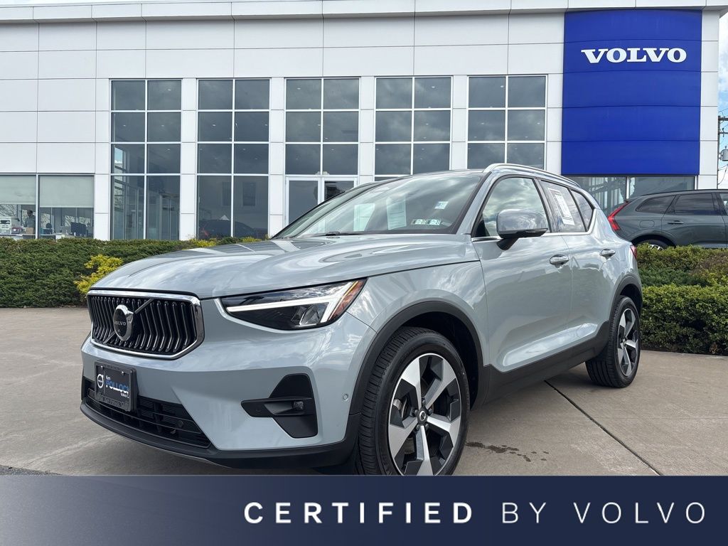 2024 Volvo XC40 B5 Plus Bright AWD's photo
