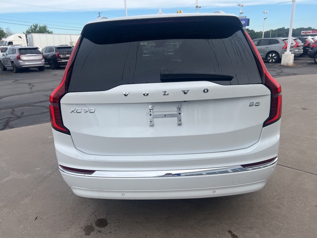 2025 Volvo XC90 B5 Plus photo 4