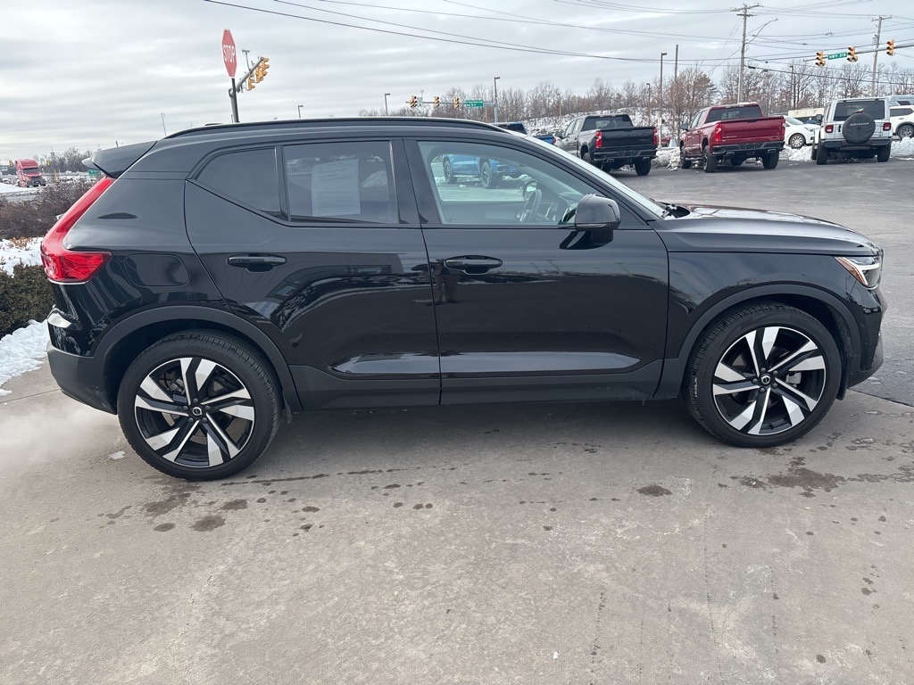 Certified 2025 Volvo XC40 B5 Plus Dark Theme SUV