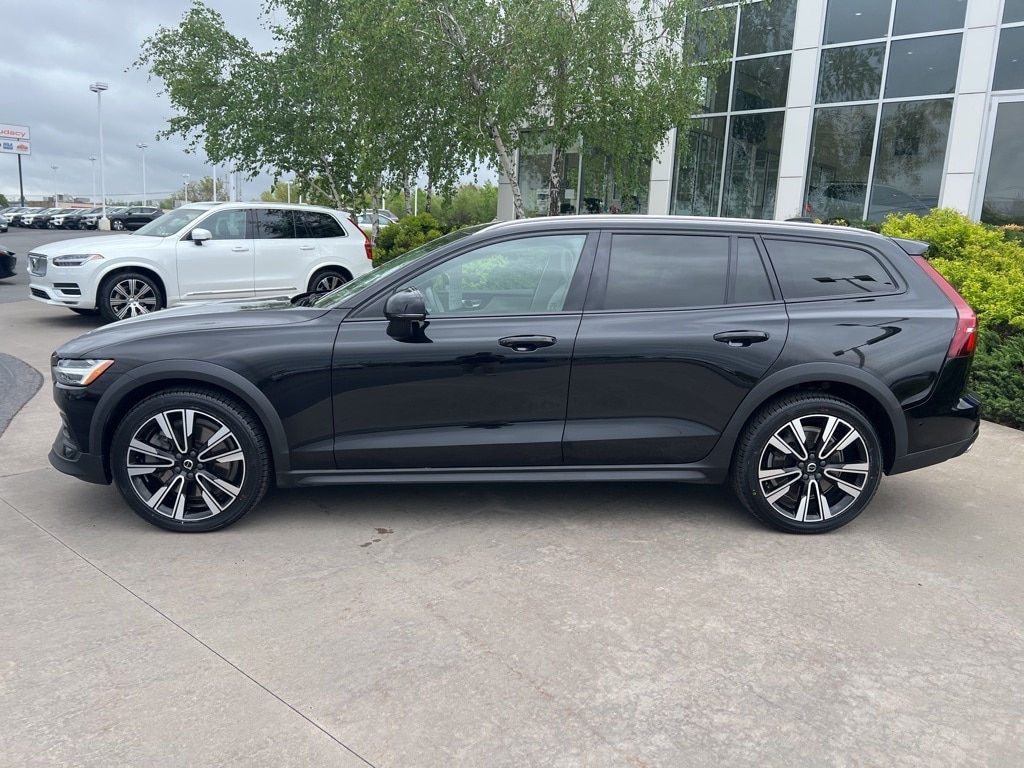 Certified 2022 Volvo V60 Cross Country Base with VIN YV4102WK3N1086184 for sale in Pittston, PA