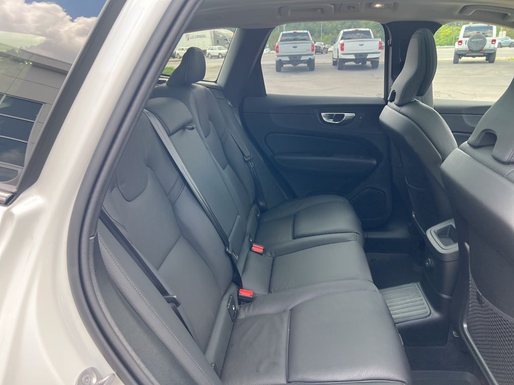 2025 Volvo XC60 Plus - Photo 32