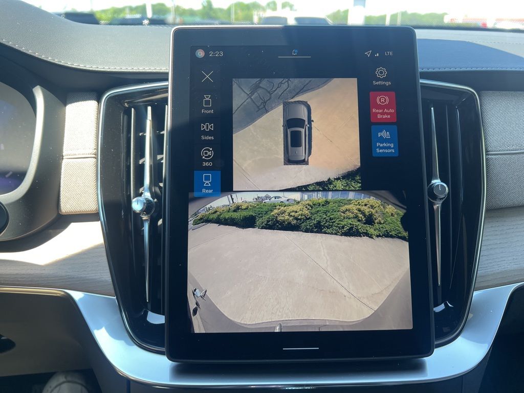 2026 Volvo XC90 Plus - Photo 23