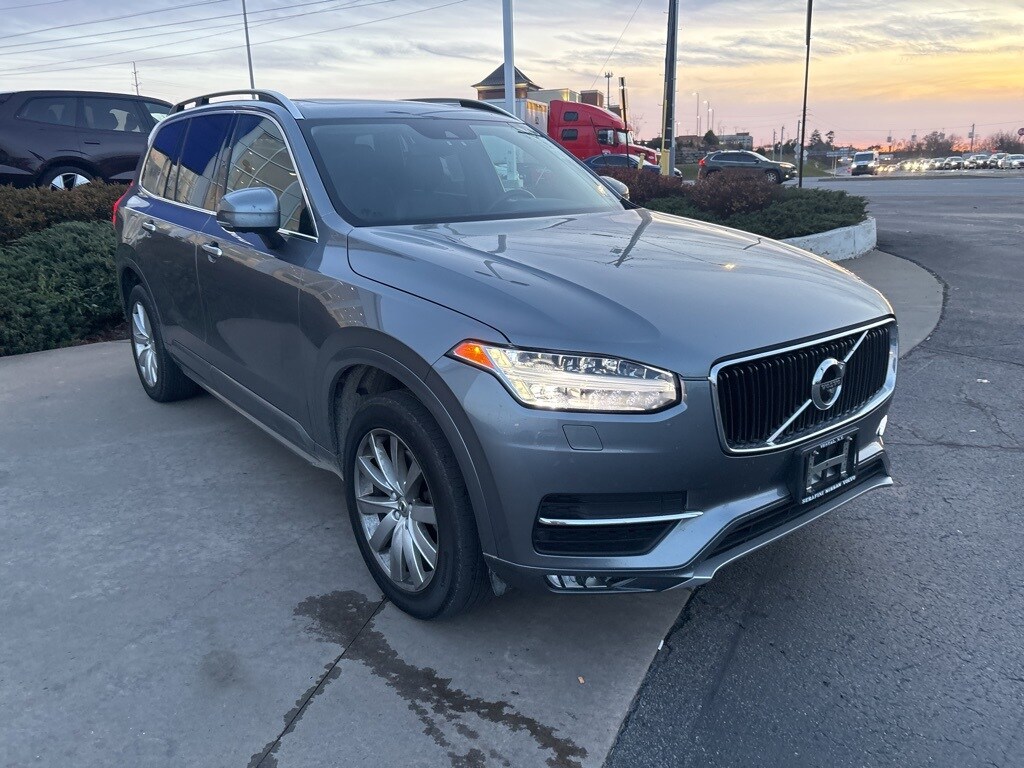 2016 Volvo XC90 T6 Momentum photo 3