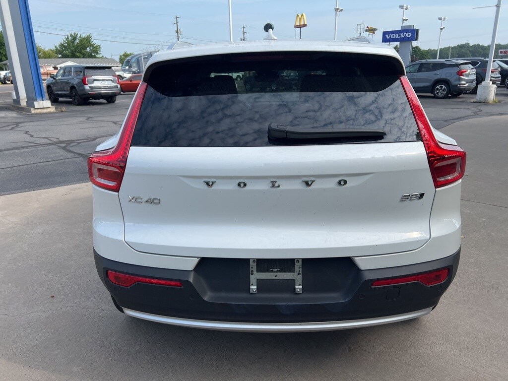 2025 Volvo XC40 Plus photo 3