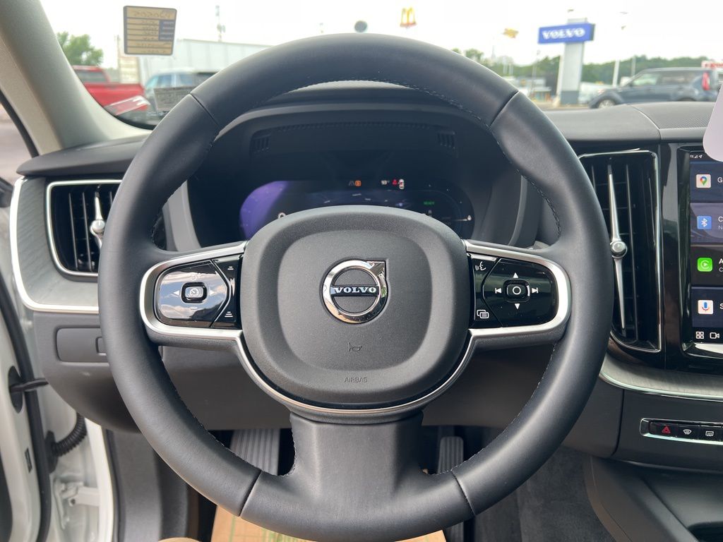 2025 Volvo XC60 Plus - Photo 16