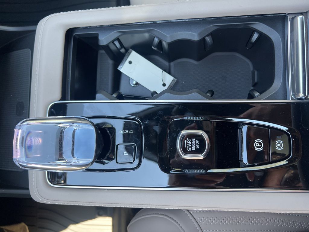 2026 Volvo XC90 Plus - Photo 24