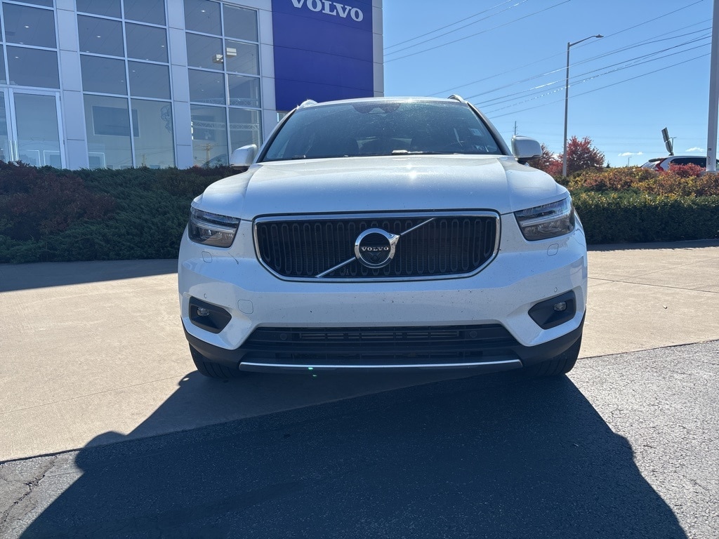 Certified 2022 Volvo XC40 Momentum SUV
