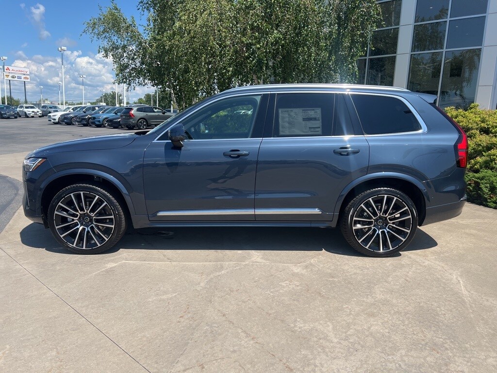 2026 Volvo XC90 Plus Black Edition photo 2