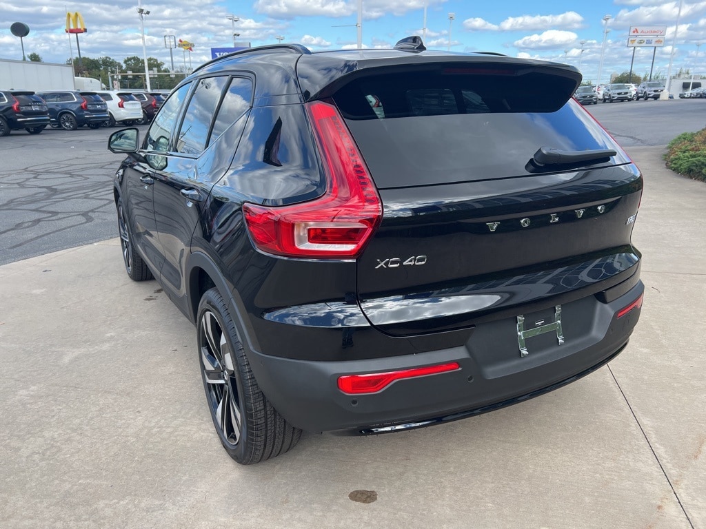 New 2026 Volvo XC40 B5 Ultra SUV