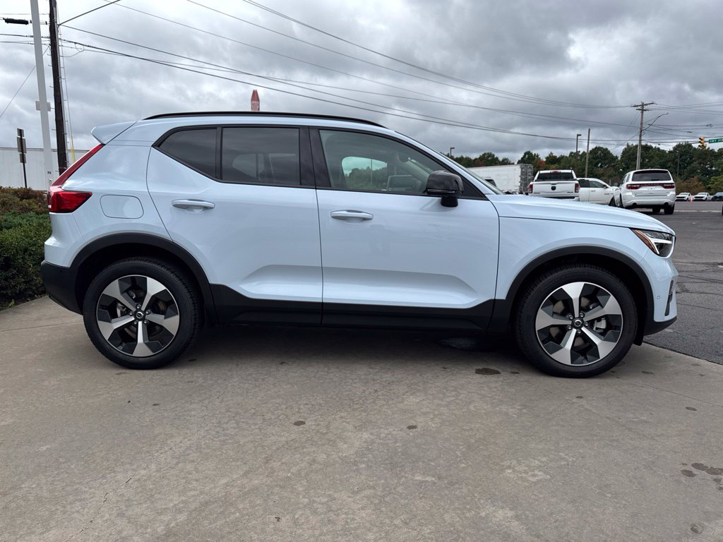 New 2026 Volvo XC40 B5 Plus SUV