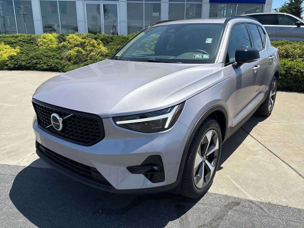 New 2026 Volvo XC40 B5 Plus SUV