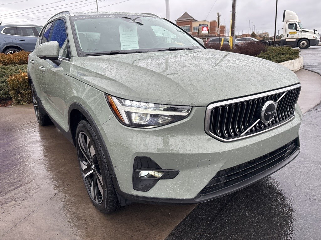 Certified 2025 Volvo XC40 B5 Ultra Bright Theme SUV