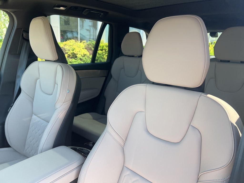 2026 Volvo XC90 Plus - Photo 15